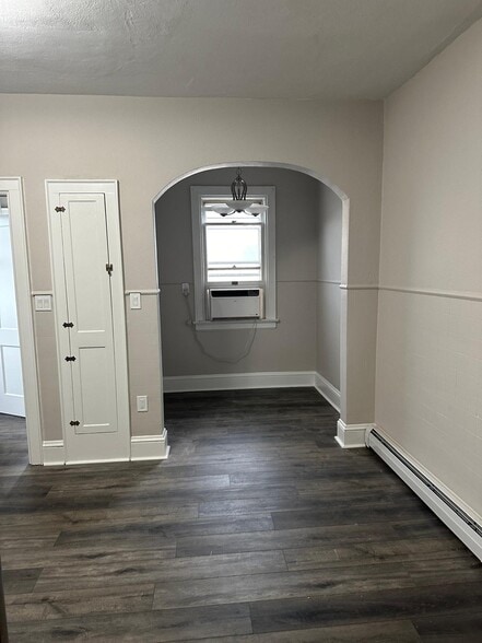 Eating Area - 2242 Ferry St