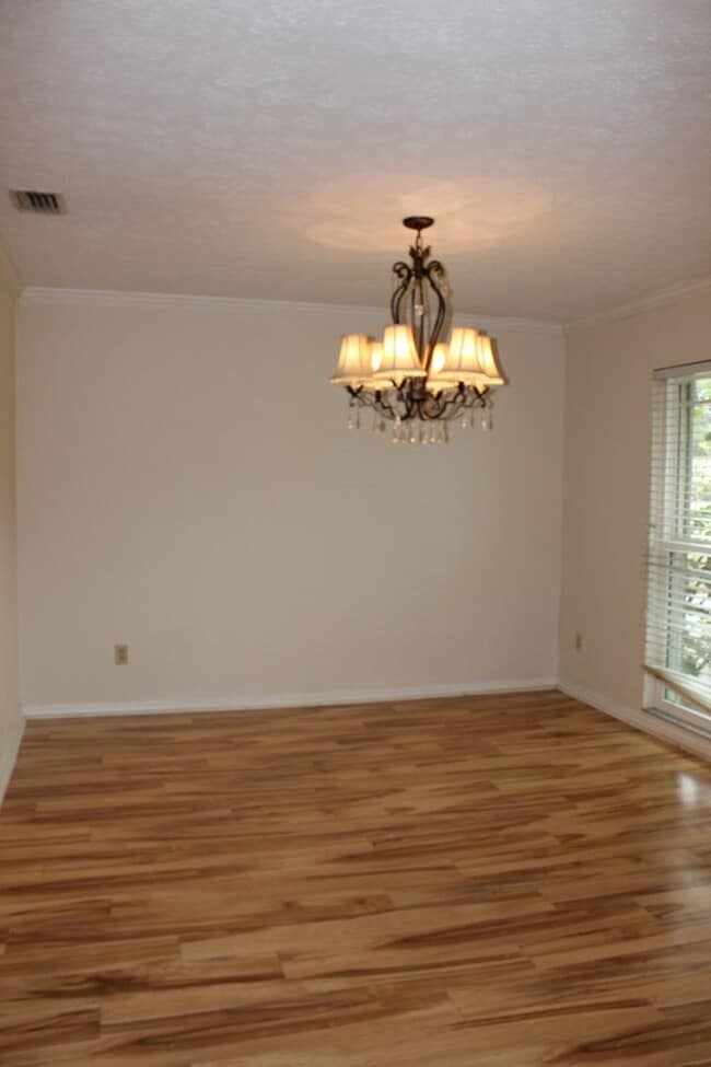 Building Photo - Lovely 4 Bedrooms / 2 Bathrooms / 2-Car Garage