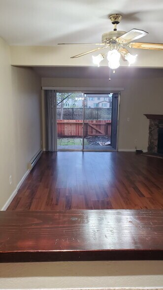 Building Photo - 1460 Parkway Dr