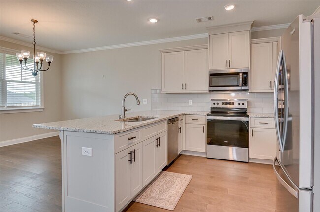 Building Photo - 3207 Wayne Dr
