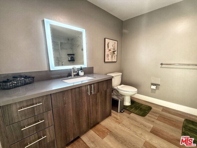 Building Photo - 723 S St Andrews Pl