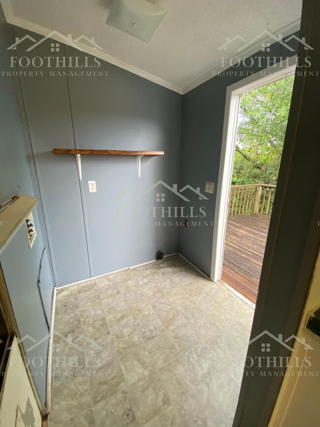 Building Photo - Peaceful Pondside Living – 3BR/2BA Home wi...