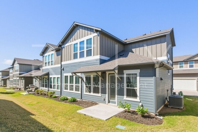 Building Photo - 1015 Vista View Dr