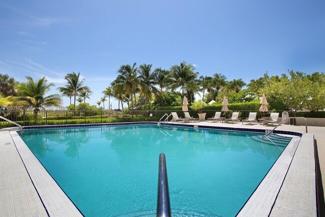 Building Photo - 1621 Collins Ave