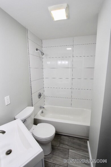 Building Photo - 94 E Cottage St