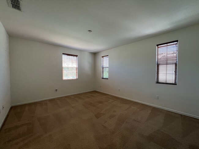 Building Photo - Desirable 4 Bed 3 Bath 2-Story Home in Folsom