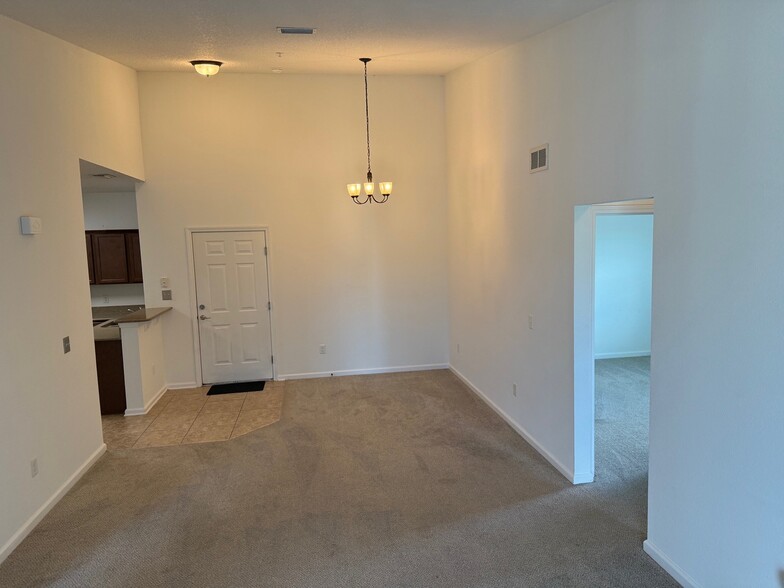 Building Photo - 4908 Key Lime Dr