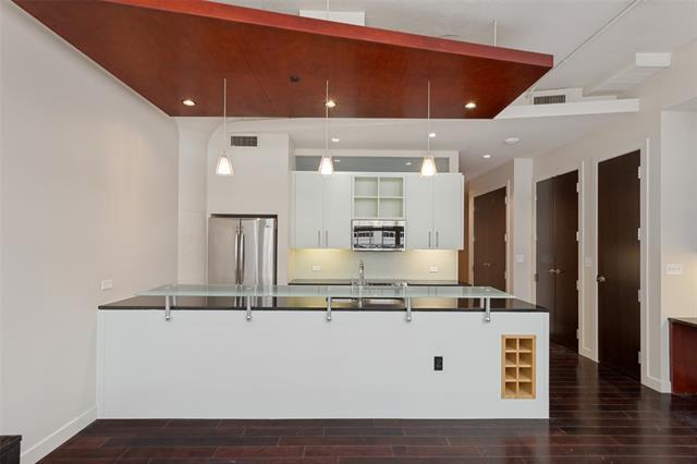 Building Photo - 2600 W 7th St