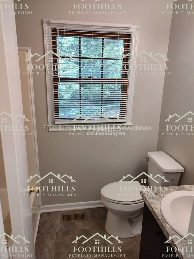 Building Photo - 223 Mulberry Ave