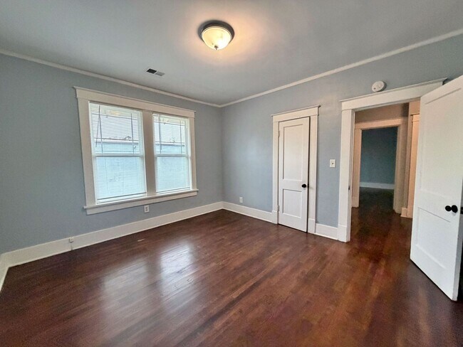 Building Photo - Recently Renovated Brick Home Minutes Away from Crosstown, Midtown, Rhodes & More!