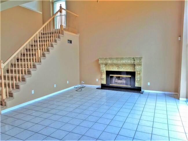 Building Photo - 45866 Fountain View Dr