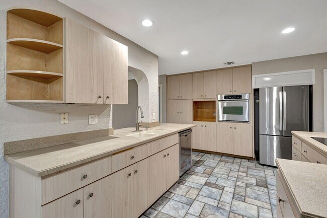 Building Photo - 1402 Cormorant Rd