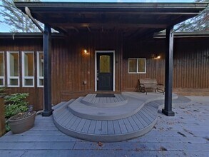 Building Photo - Huge 5 Bedroom Cabin-Style Home on 2+ Wood...