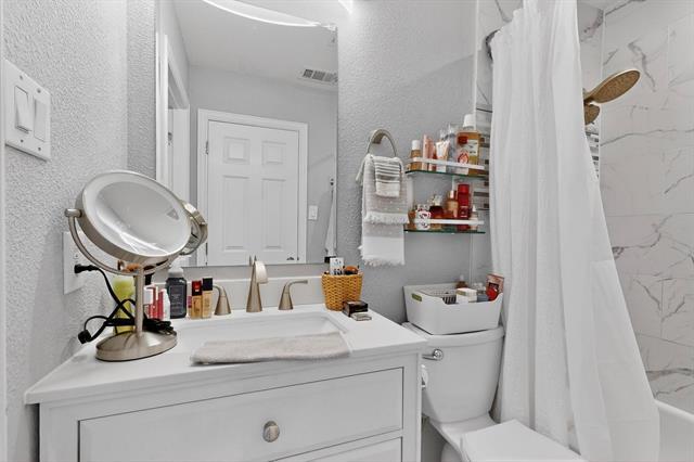 Building Photo - 2701 Scenic Dr