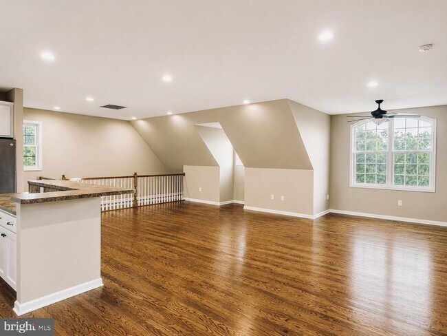 Building Photo - 927 Goldmiller Rd