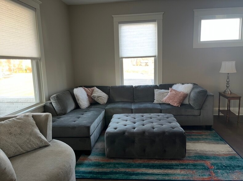 Building Photo - 512 Hancock St