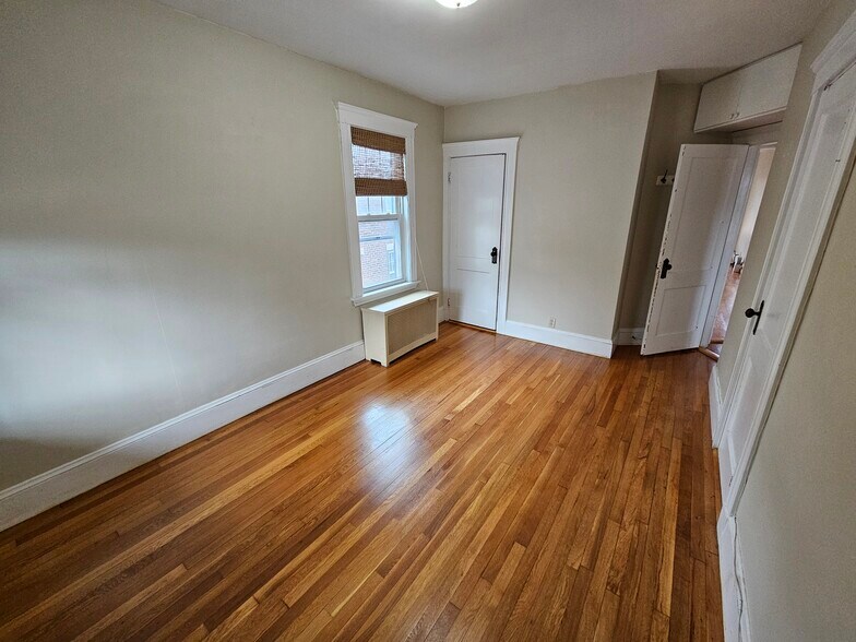 Building Photo - 82 Walnut St