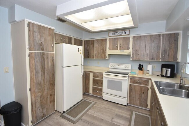 Building Photo - 18 Covington Ln