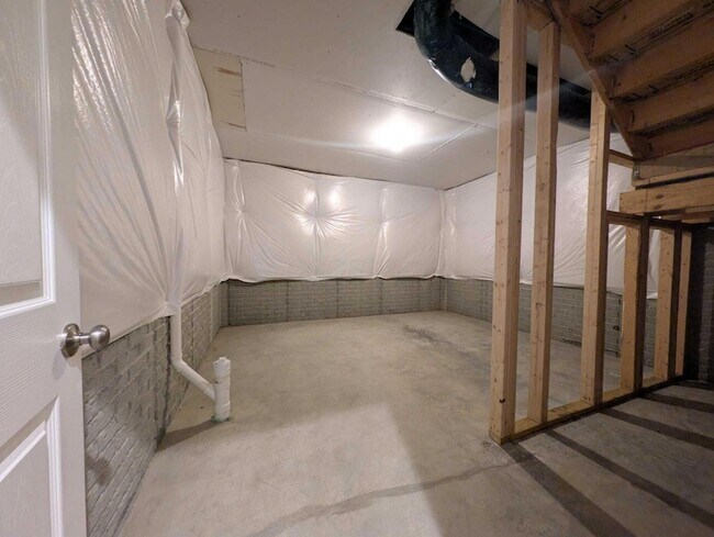 Building Photo - 8246 Woodstar Dr