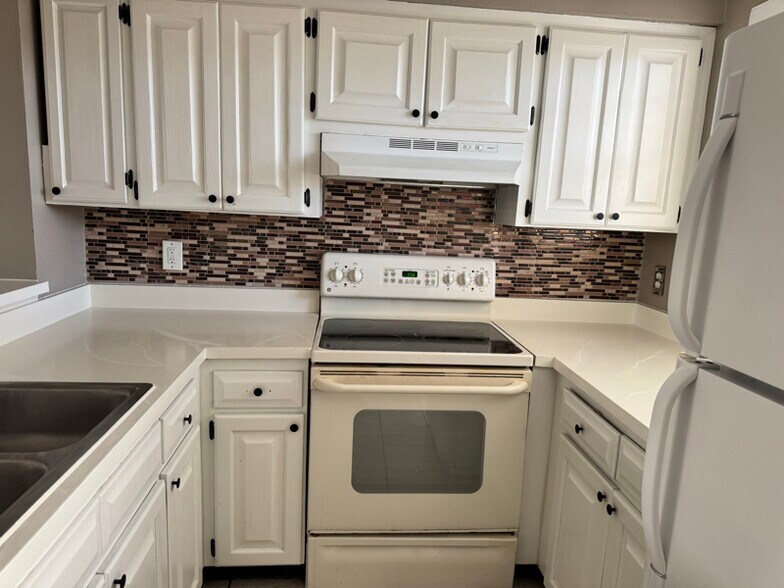 Building Photo - 13917 Fletchers Mill Dr