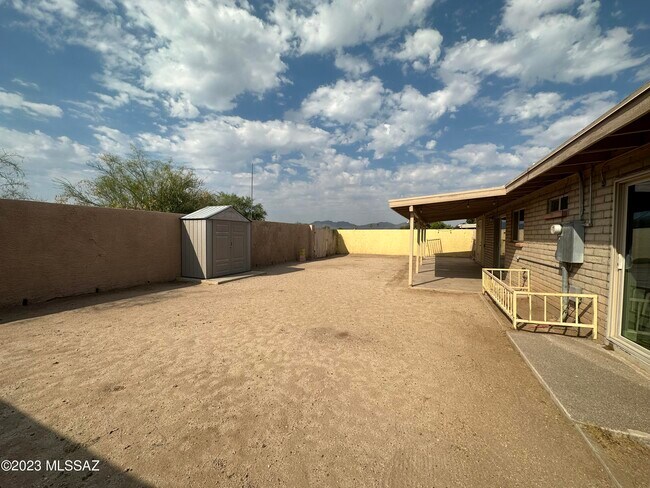 Building Photo - 7032 N Northlight Dr