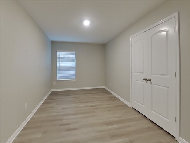 Building Photo - 23048 Shakespeare Dr