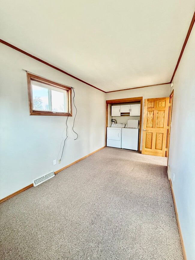 Building Photo - Charming 2-Bedroom Home Near the Hospital – Pet Friendly!