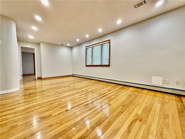 Building Photo - 2240 E 57th Pl