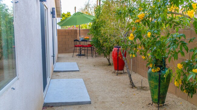 Building Photo - 53220 Avenida Navarro