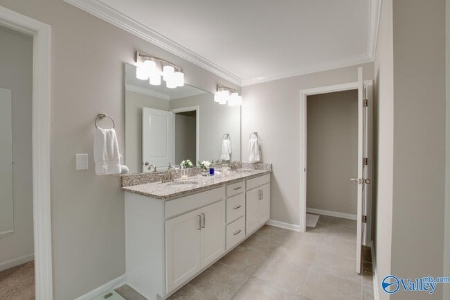 Building Photo - 15133 Lakeside Trail SW