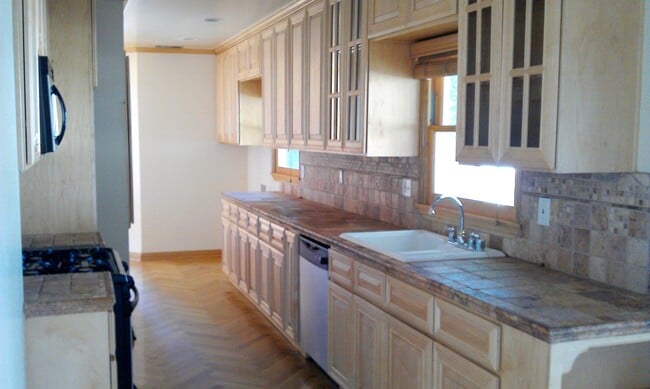 Building Photo - 1115 N Garfield Ave