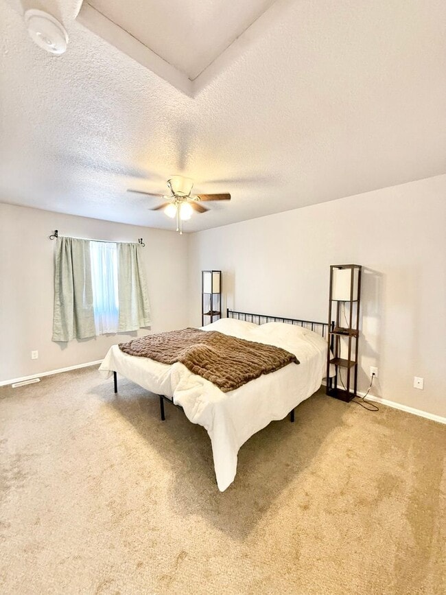 Building Photo - Like New home on Sweetwater for rent!