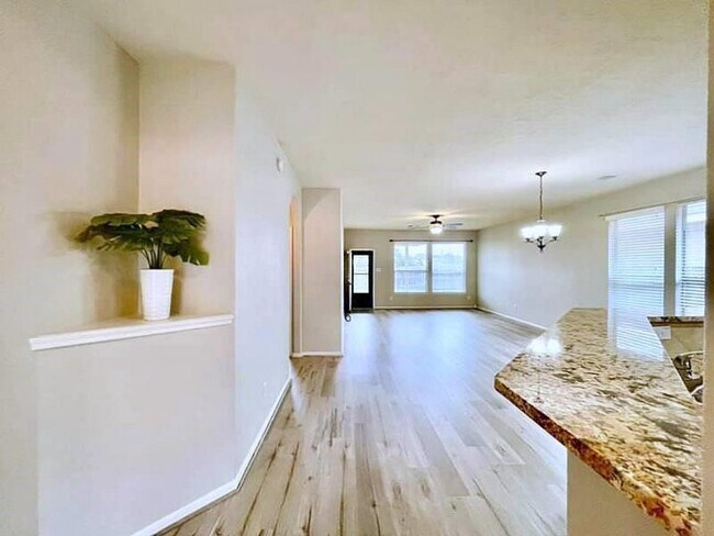 Building Photo - 21510 Sierra Long Dr