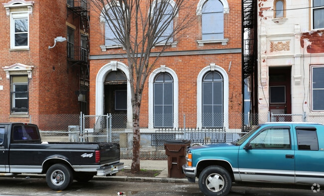 Building Photo - 1416 Elm St