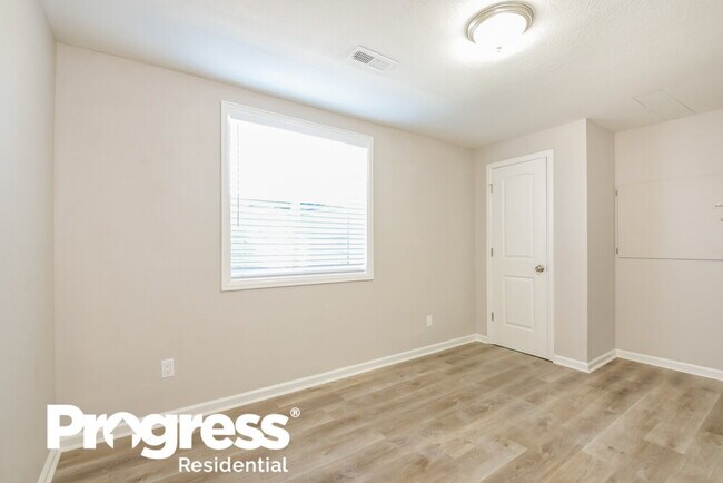 Building Photo - 12961 Leesburg Rd