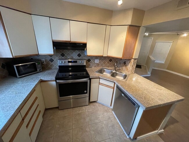 Building Photo - Updated 2 Bedroom, 2 Bath Condo (Available...