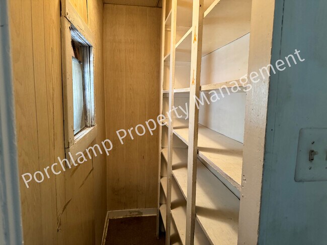 Building Photo - 749 Spencer St NE