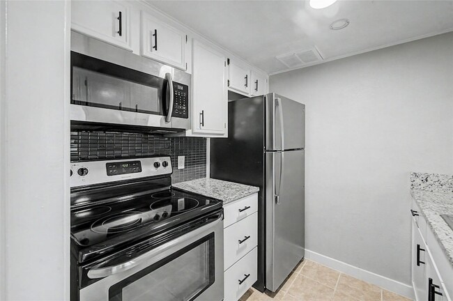 Building Photo - 41 Cypress Fairway Village