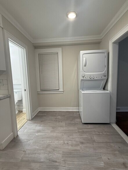 Building Photo - 331 Winfield Ter