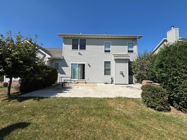 Building Photo - 702 Plum St