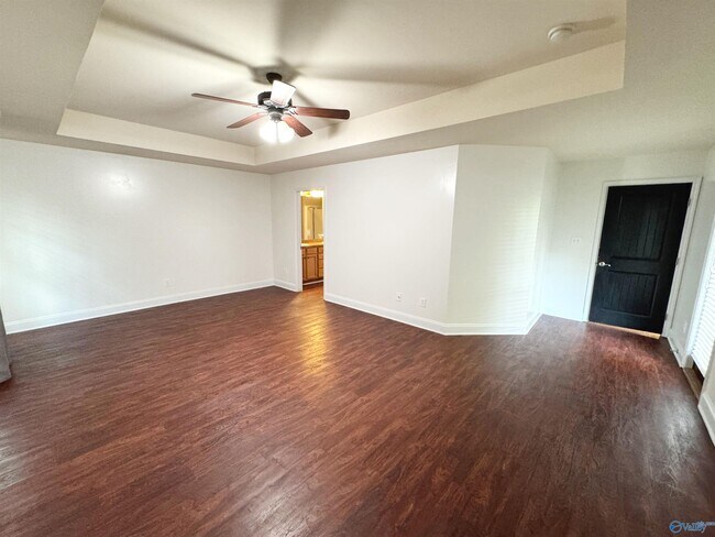 Building Photo - 105 Oak Shade Dr
