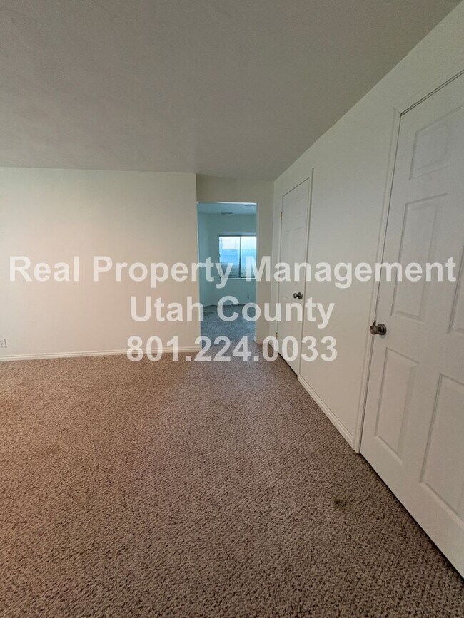 Building Photo - Large and Spacious 4 Bedroom Home!