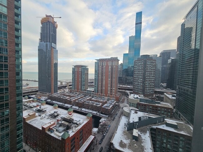 Building Photo - 512 N McClurg Ct