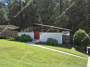 Building Photo - 2493 Sunridge Ave SE