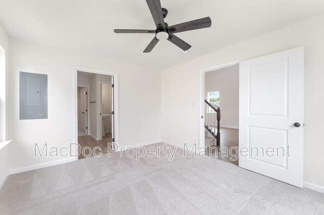 Building Photo - 105 Hillcrest Dr