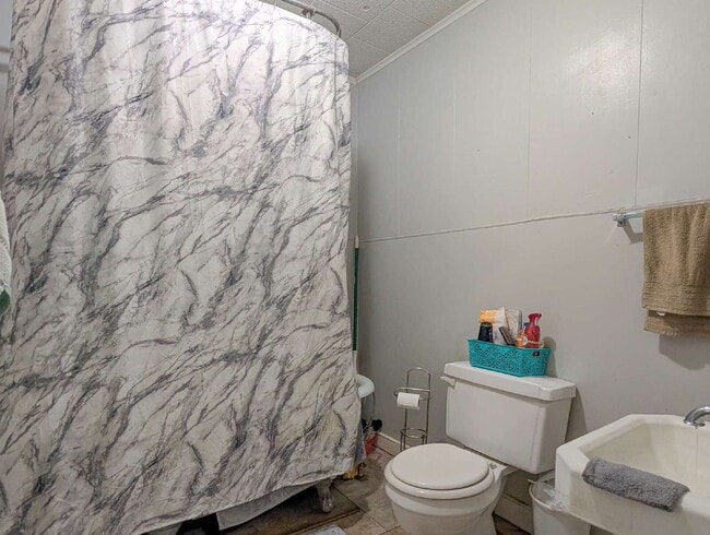 Building Photo - 309 Elm St