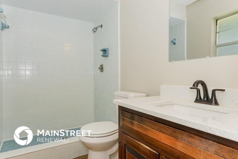 Building Photo - 1325 N Circle Dr