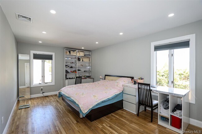 Building Photo - 11 Otsego Ave