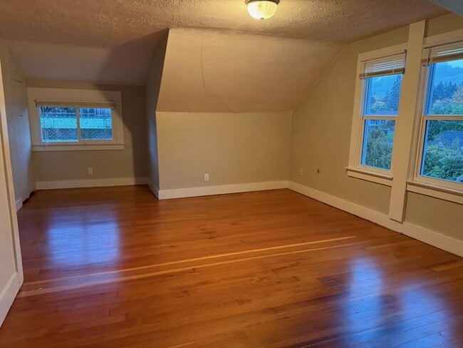 Building Photo - 902 NW 7th Ave