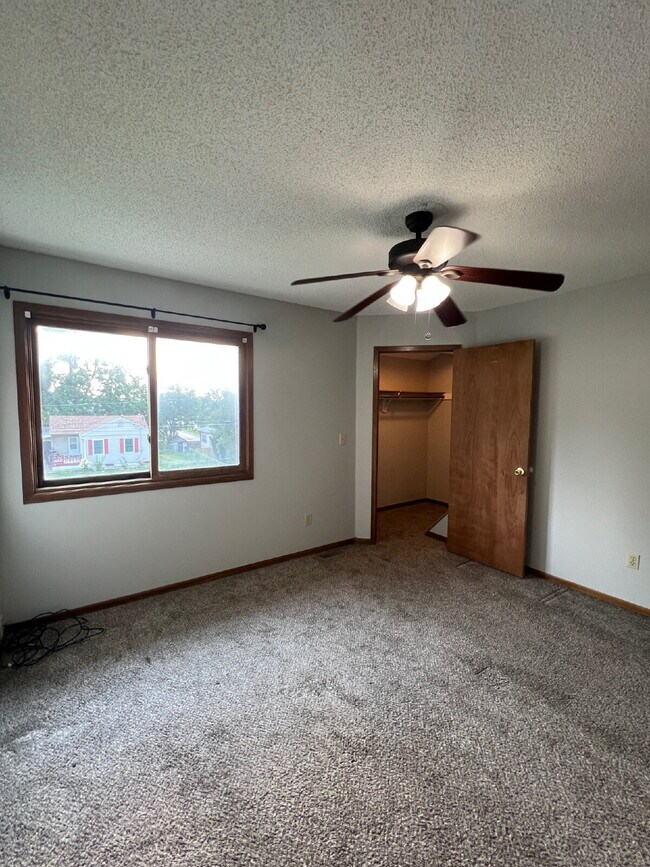 Building Photo - Recently Renovated 2Br / 1.5Ba Home with D...